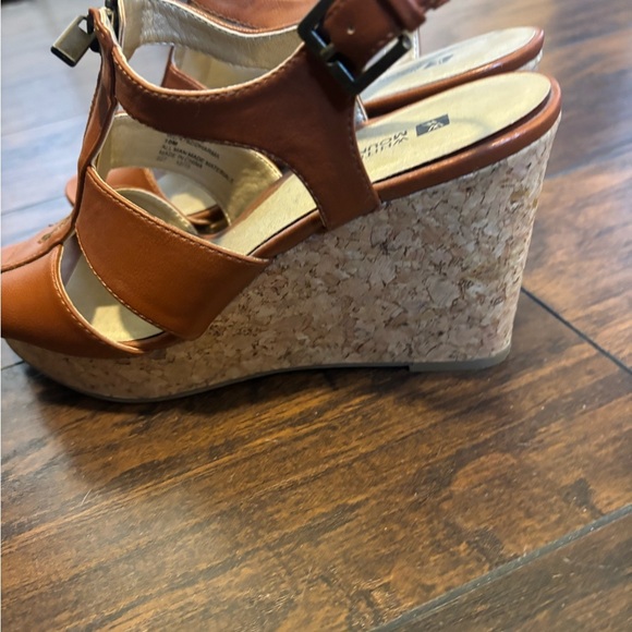 White Mountain Dharma Brown Front Zip Wedge Heels 4" Women 10 - Picture 3 of 10